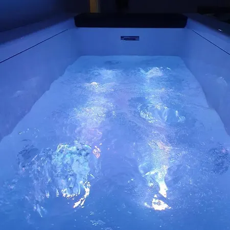 Spa Detente Jacuzzi Cinema Farniente Dugny Exterior photo