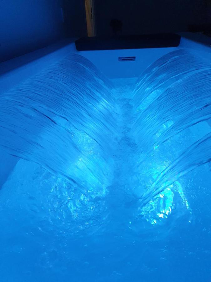 Detente Jacuzzi Cinema Farniente * Dugny